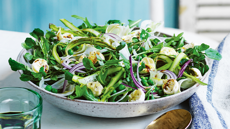Rocket, asparagus and bocconcini salad