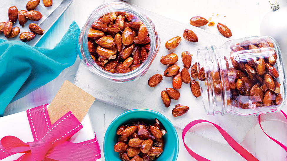 Salted toffee chilli almonds