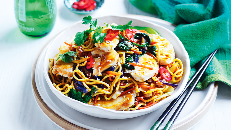 Singapore noodles with chicken