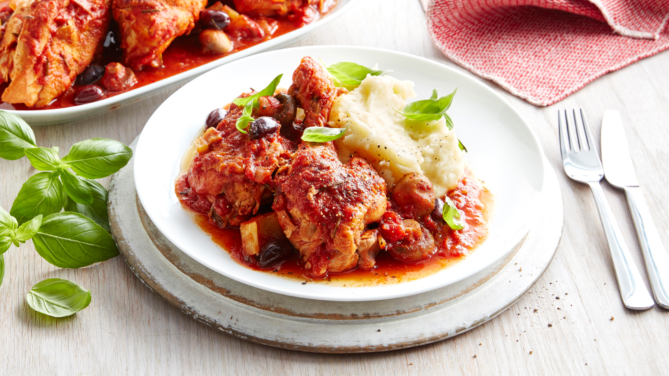 Slow-cooked chicken cacciatore