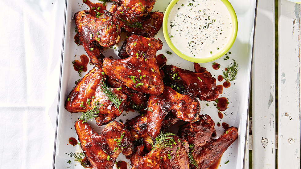 Spicy wings with blue cheese sauce