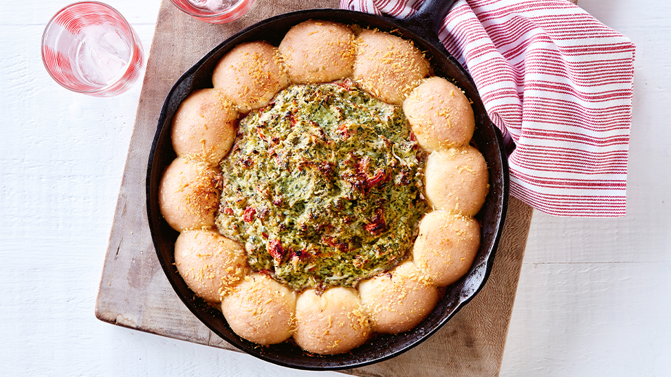 Skillet bread spinach dip