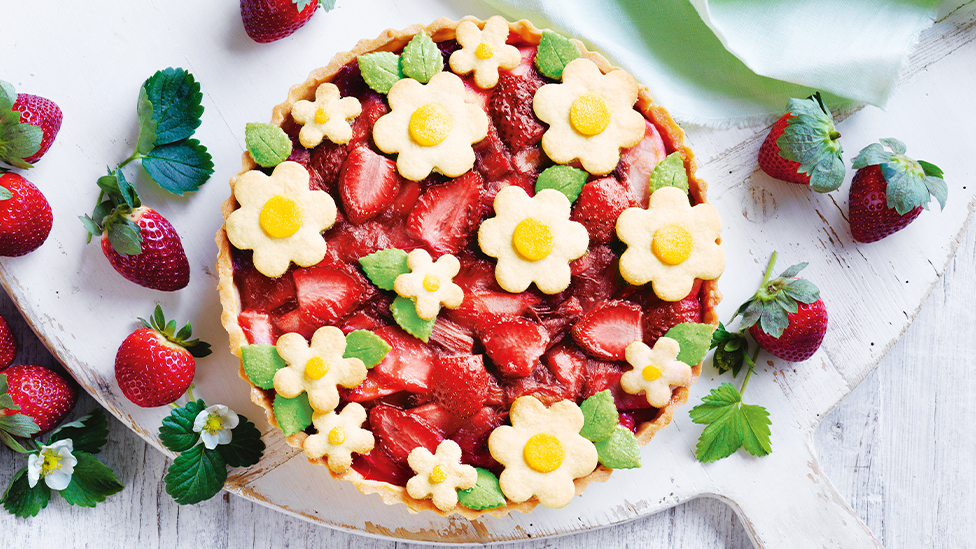 Strawberry, rhubarb and apple pie