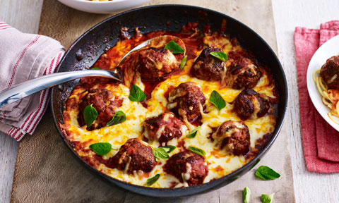 Cheesy meatballs with sundried tomato pesto
