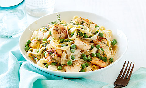 Creamy garlic prawn fettuccine