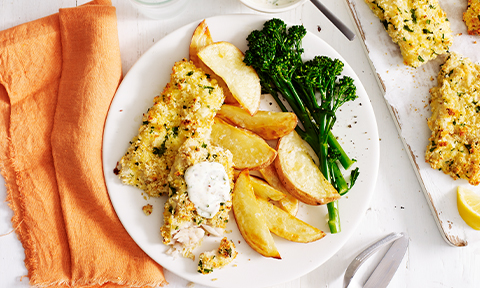 Oven-baked fish and chips with tartare sauce