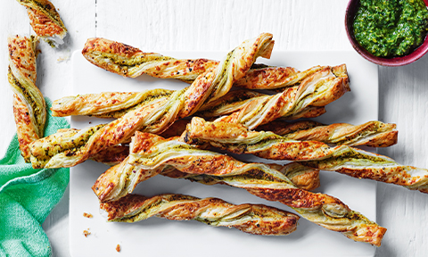 Pesto pastry twists