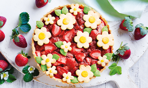 Strawberry, rhubarb and apple pie