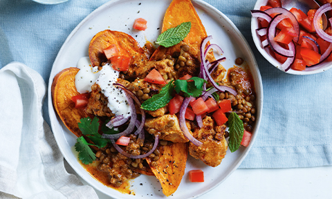 Sweet potato toasts with tandoori chicken and lentils