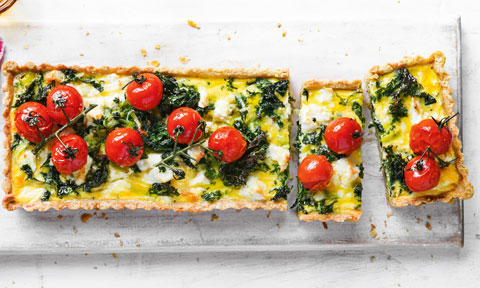 Wholemeal quiche with wilted kale and tomatoes