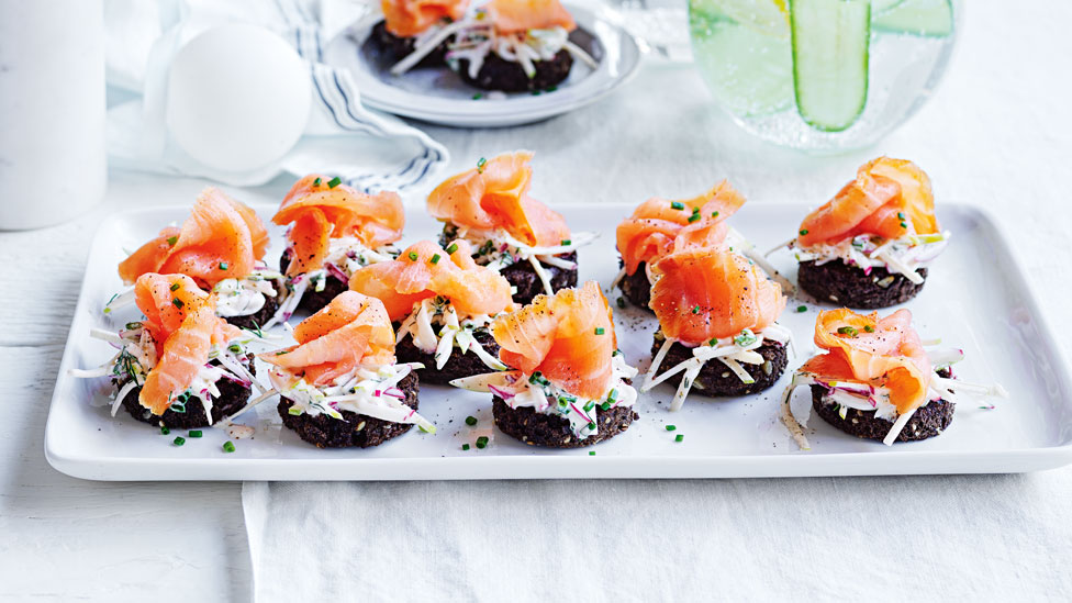 11 smoked salmon croutons on a baking tray