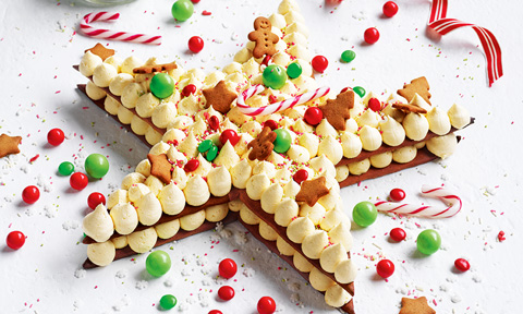 Gingerbread biscuit cake with eggnog icing