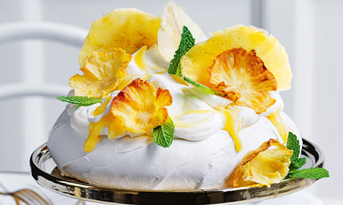 Pina colada pavlova