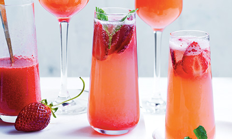 Two cups of sparkling strawberry and lemon fizz