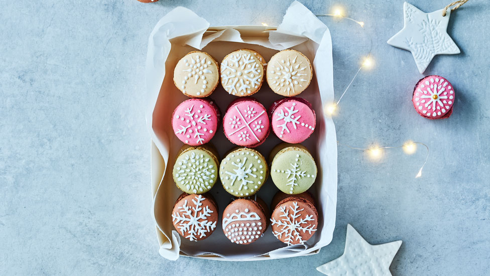 Christmas macarons