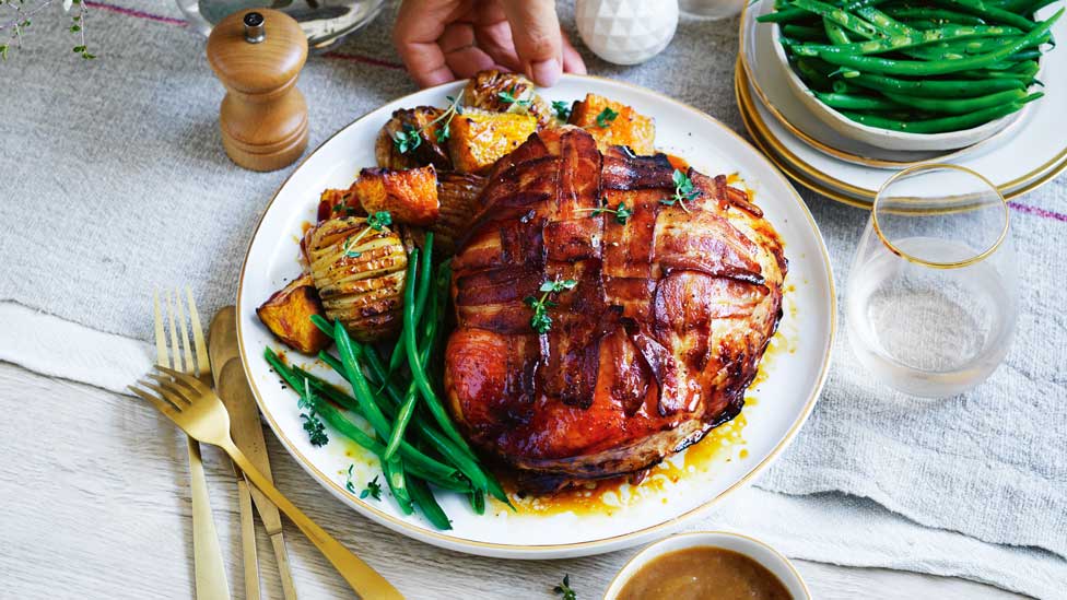 Turkey crown with spiced gravy