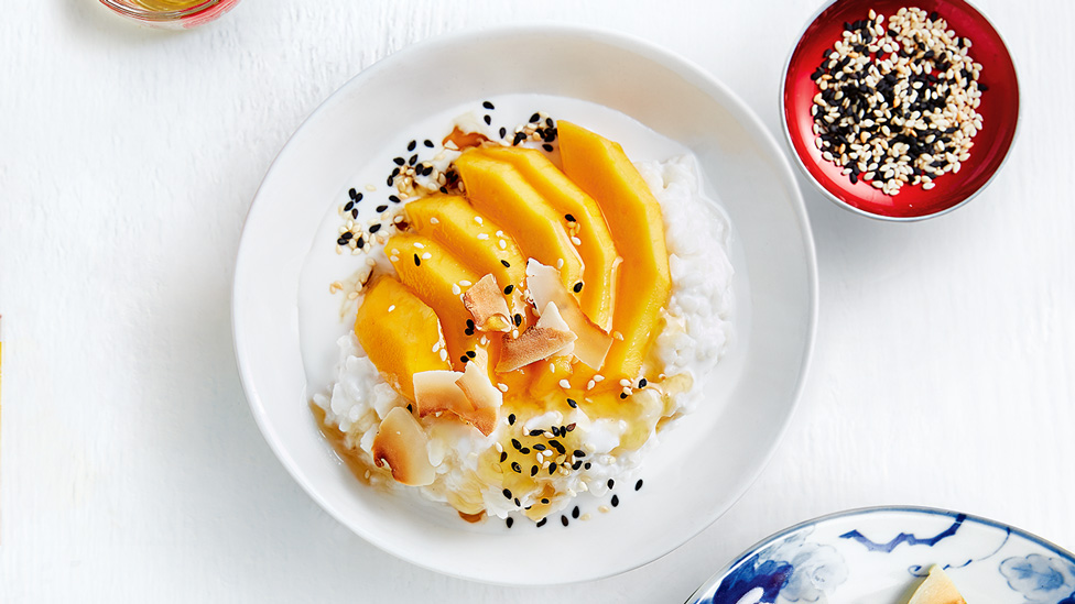 Sticky coconut rice with mango and coconut flakes