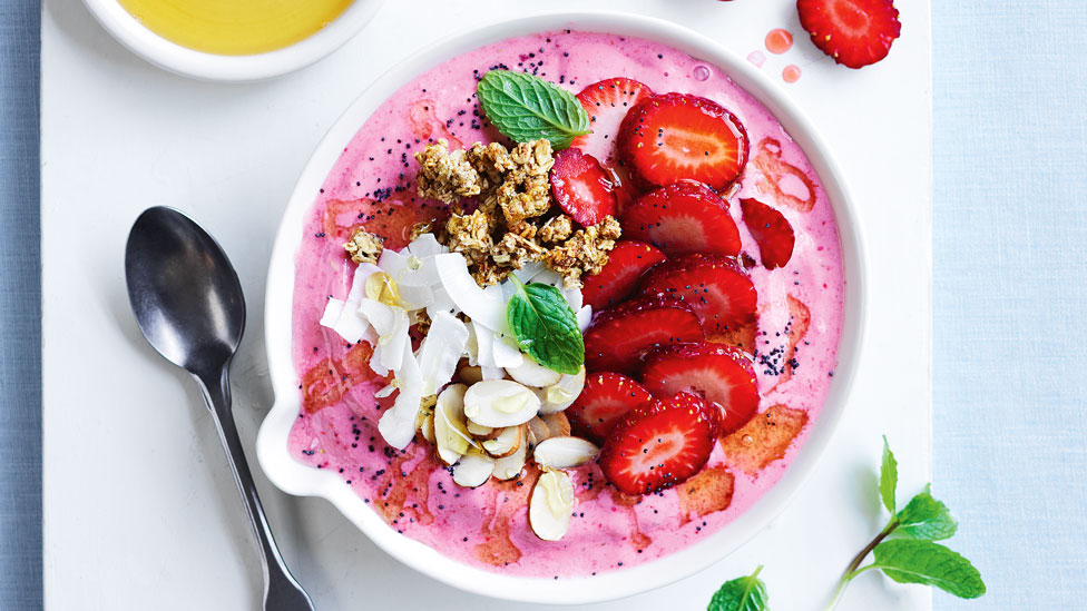 Curtis’ strawberry smoothie bowl with granola, coconut and almonds