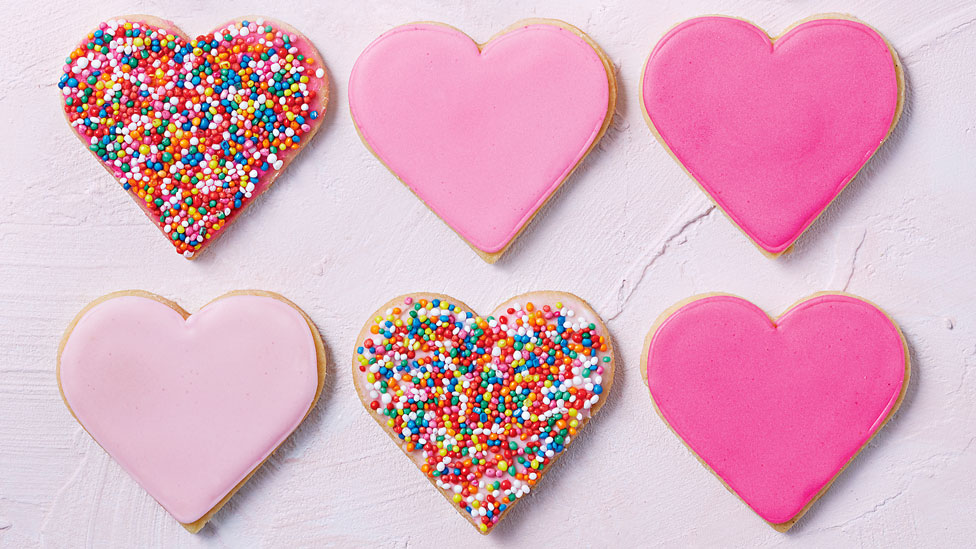 Six shortbread hearts