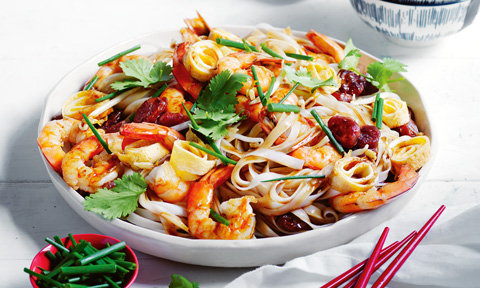 Malaysian rice noodles with bean mixture and prawns