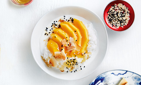 Sticky coconut rice with mango and coconut flakes
