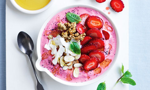 Curtis’ strawberry smoothie bowl with granola, coconut and almonds