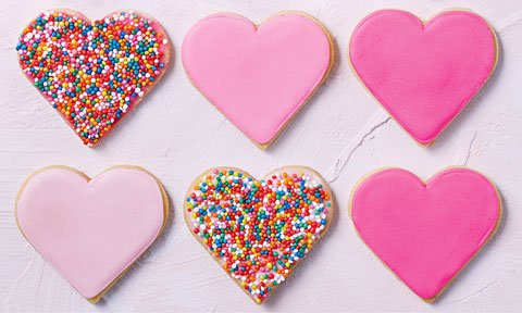 Six shortbread hearts