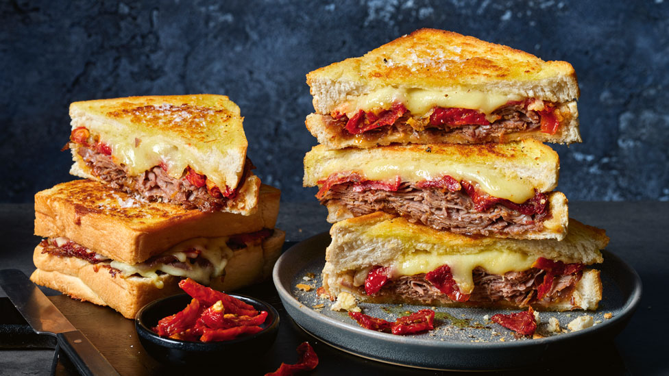 Cheesy roast beef toastie