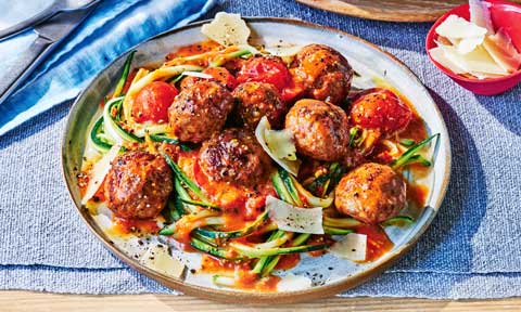 Simple zucchini spaghetti and meatballs 