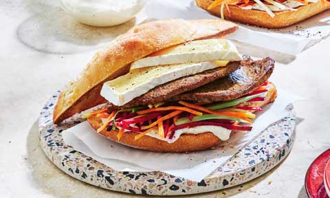 Steak sandwich with beetslaw and camembert