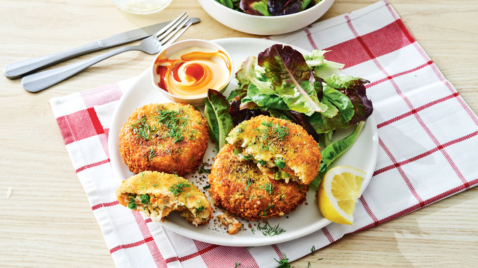 Lemony salmon cakes