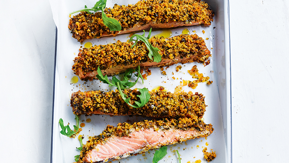 4 salmon portions with garlic and herb crumb served in a baking dish