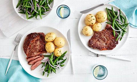 Garlic butter steak with potatoes