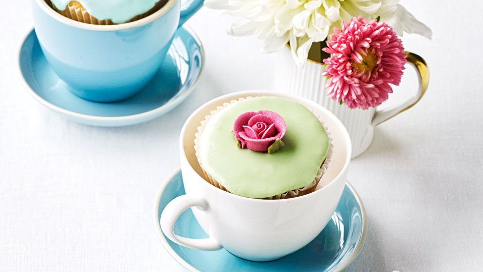 Lime, Vanilla and Coconut Cupcakes in tea cups