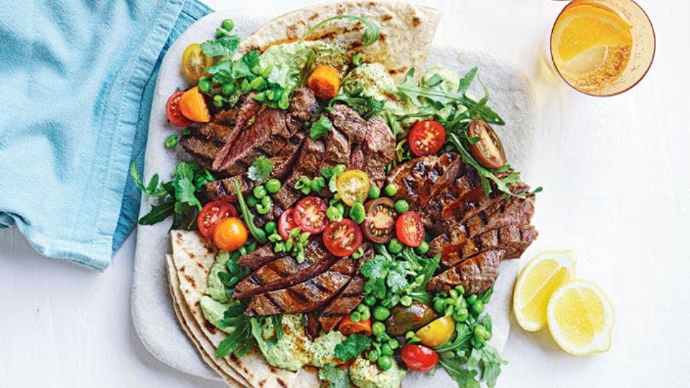 Smoky lamb, pita & pea hommus plate