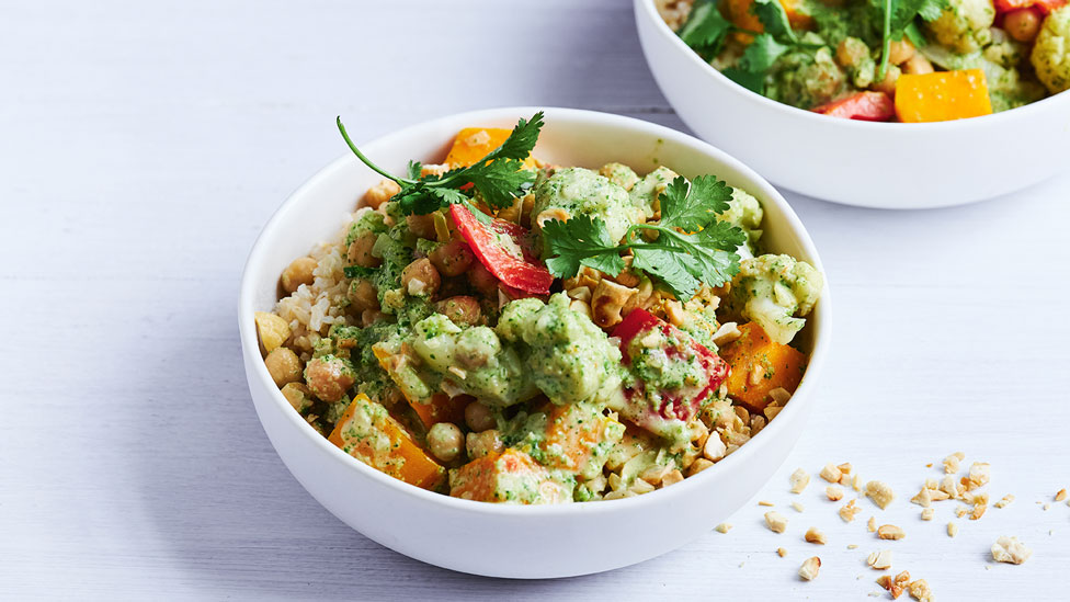 Green vegetable curry with cauliflower