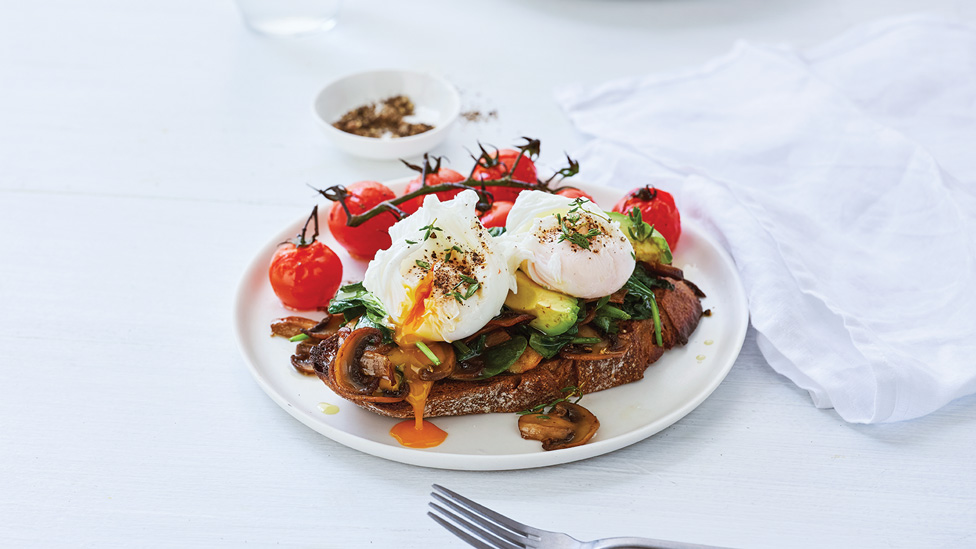 Poached eggs with spinach, mushrooms and multigrain sourdough