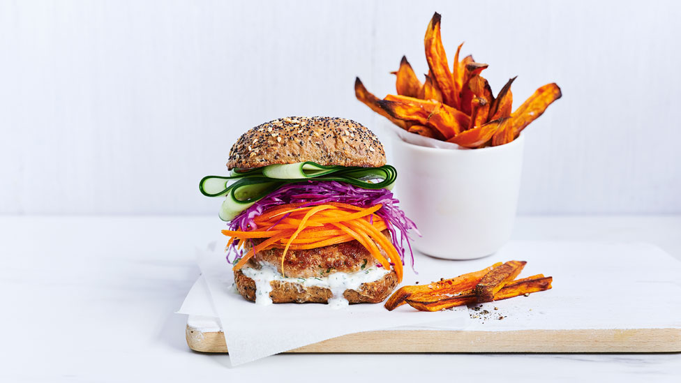 Turkey burgers with chips and herbed yoghurt sauce