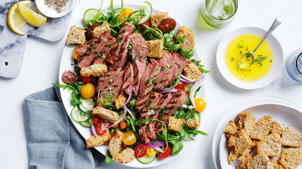 Summer beef and bread salad with garlic, oil and lemon juice