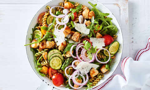 Chicken pesto pasta with tomatoes and zucchini