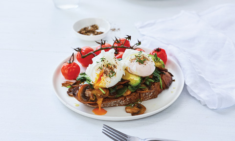 Poached eggs with spinach, mushrooms and multigrain sourdough