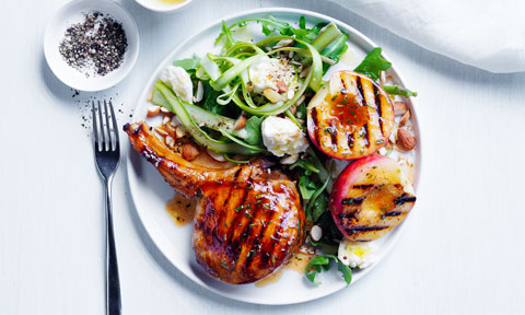 Rosemary pork cutlets with nectarine salad mixture