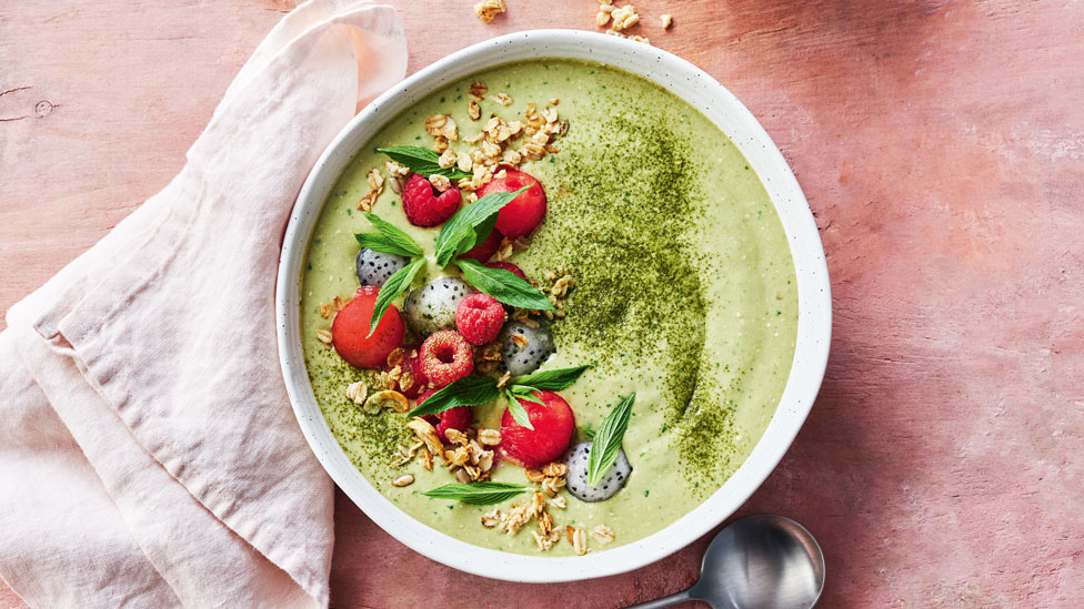 Matcha smoothie bowl