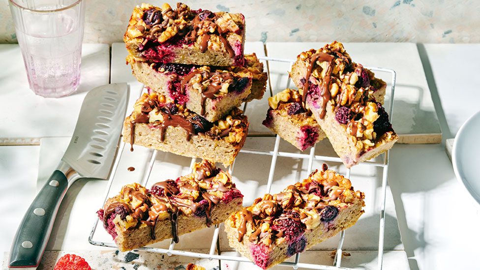 Mixed berry oat bars