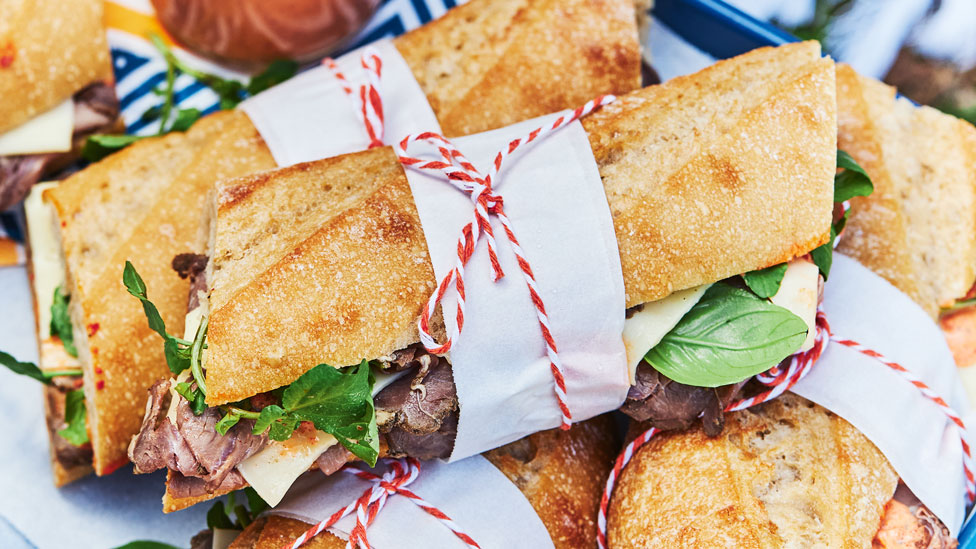 Roast beef and capsicum aioli baguettes