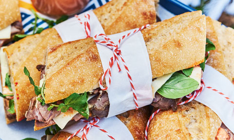 Roast beef and capsicum aioli baguettes