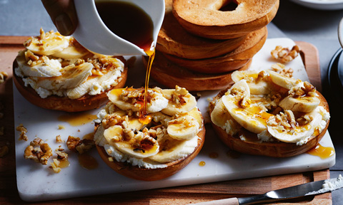 Honey and banana on bagels