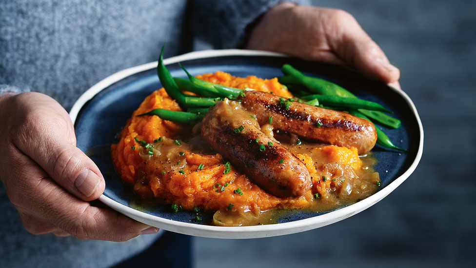 Recipe title\tCurtis Stone’s bangers and pumpkin mash with caramelised onion gravy