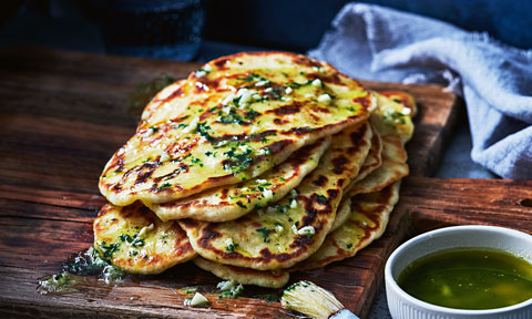 Quick garlic naan 