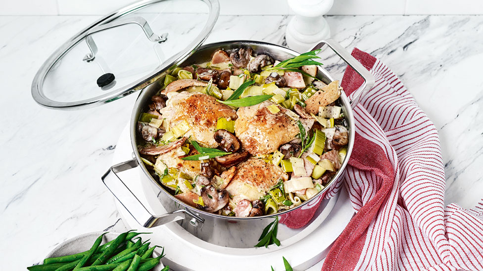 French-style braised chicken with leek and mushroom